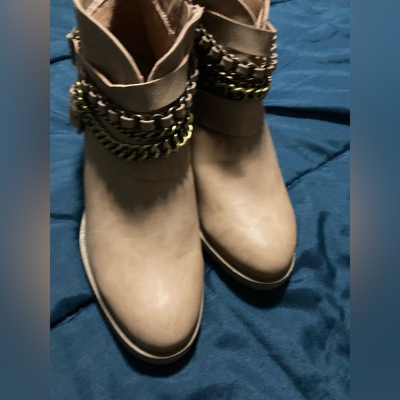 SO Womens Ankle boots 9.5. 
beautiful design - Picture 8 of 13